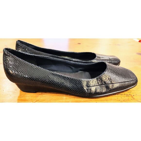 AEROSOLES NAVY GENUINE LEATHER SNAKE PRINT FLAT SZ 9 1/2 NEW NO BOX - Picture 1 of 9